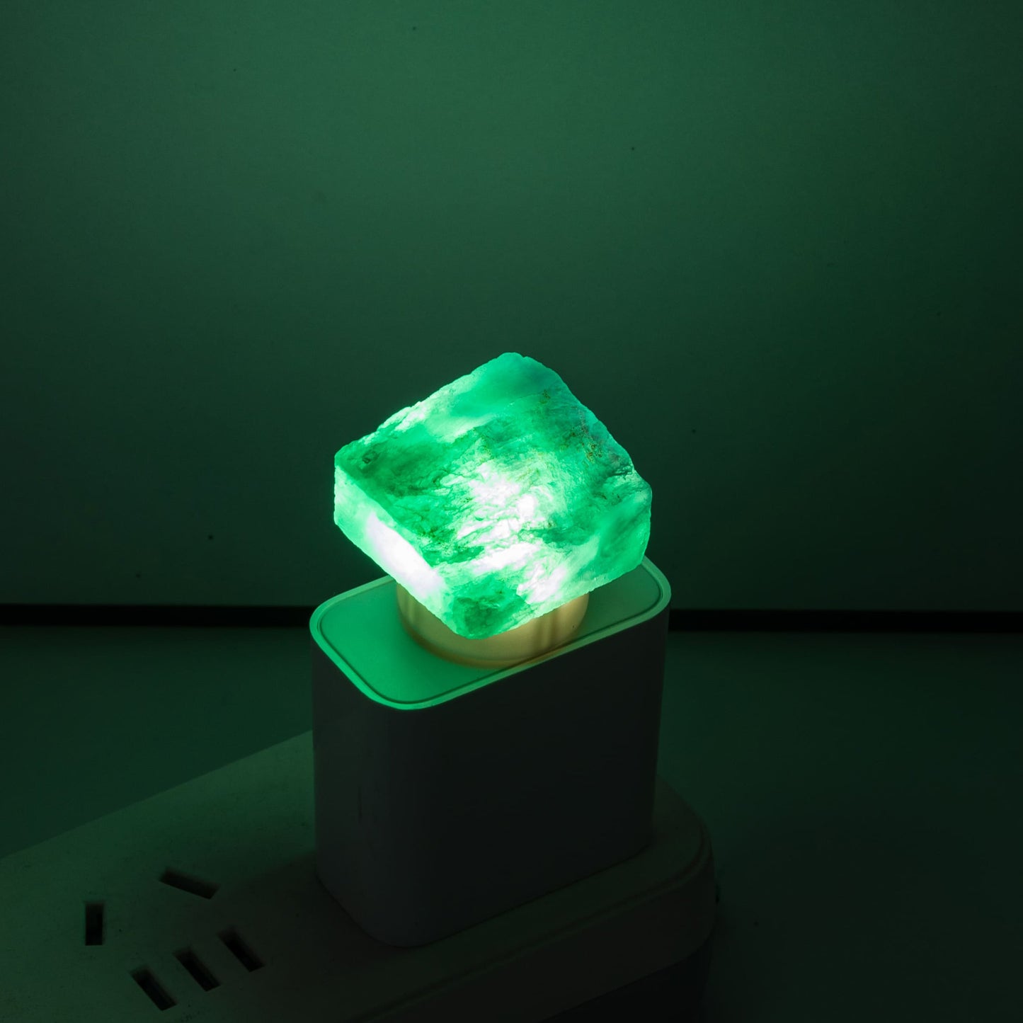 Natürliche handgefertigte lila Kristalllampe