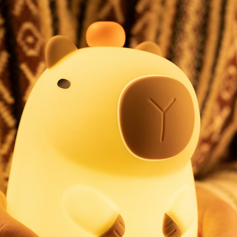 Orangefarbenes Capybara-Squishy-LED-Nachtlicht aus Silikon – perfektes Geschenk für Kinder und Mädchen Orangefarbenes Capybara-Squishy-LED-Nachtlicht aus Silikon – perfektes Geschenk für Kinder und Mädchen
