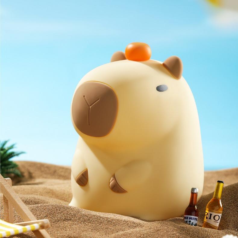 Orangefarbenes Capybara-Squishy-LED-Nachtlicht aus Silikon – perfektes Geschenk für Kinder und Mädchen Orangefarbenes Capybara-Squishy-LED-Nachtlicht aus Silikon – perfektes Geschenk für Kinder und Mädchen