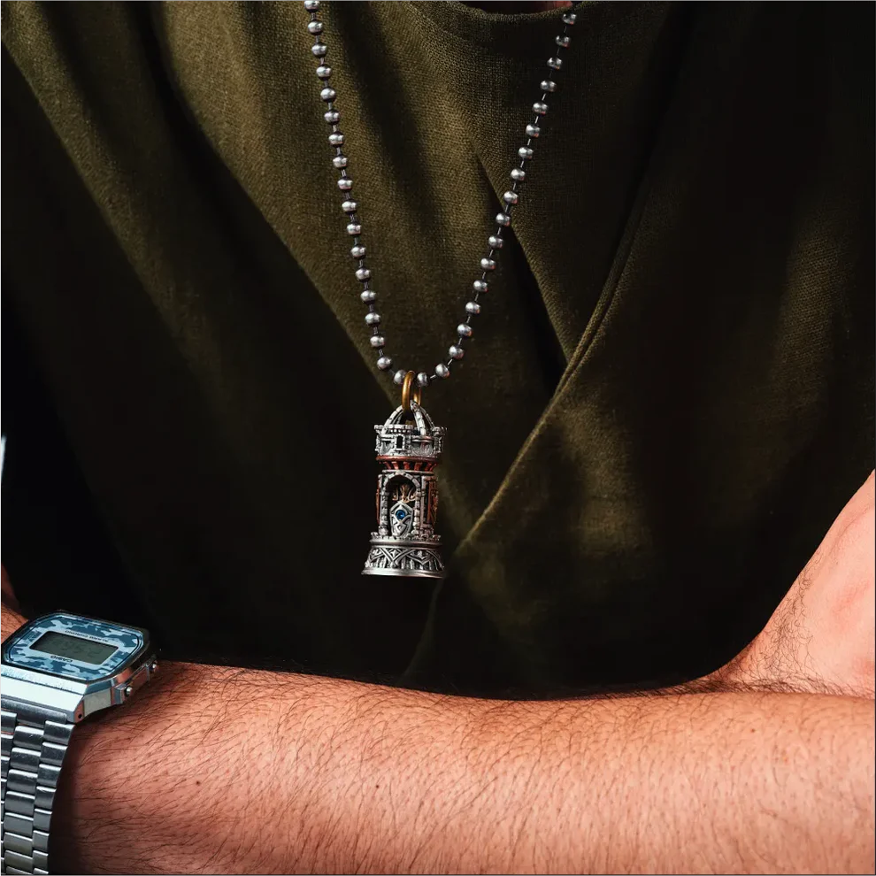 Medieval Guardian Pendant – Dual-Sided Rotating Warrior Pendant